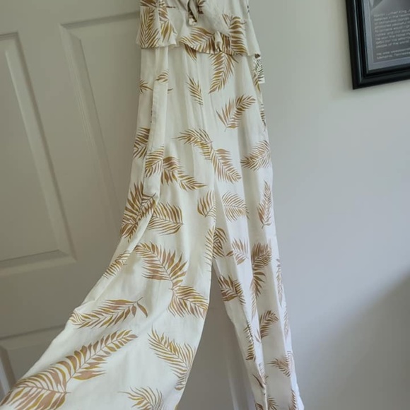 JUMPSUIT...to look just lovely in. - Picture 3 of 3